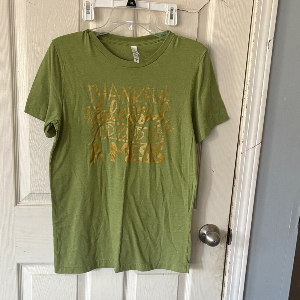 Thankful blessed and kind of a mess SS tshirt. Size medium